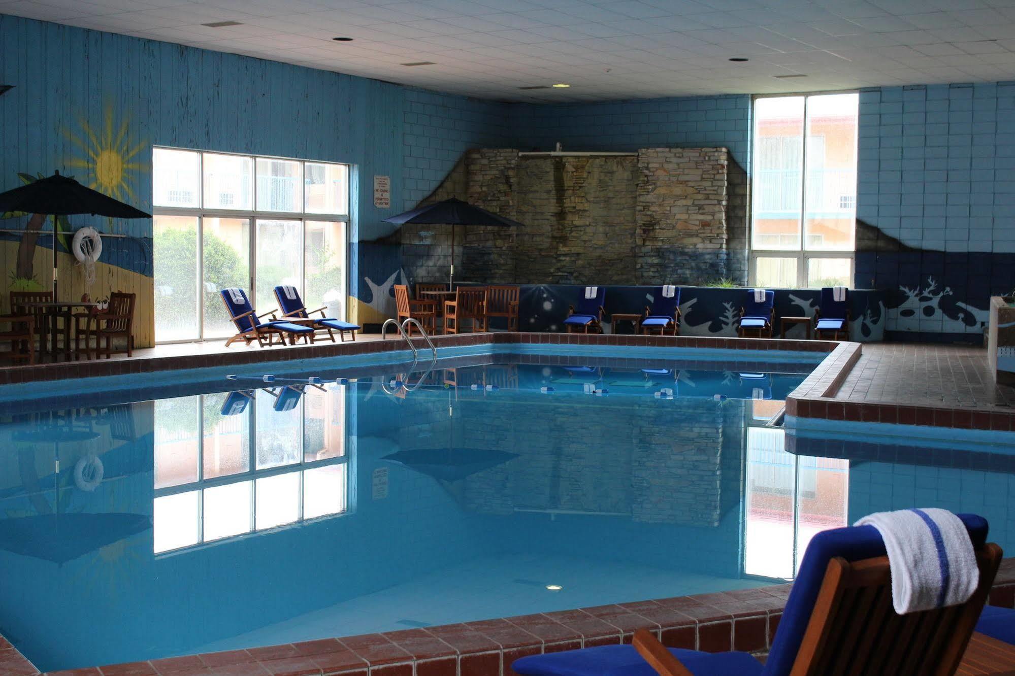 Rodeway Inn & Suites 罗克福德 外观 照片